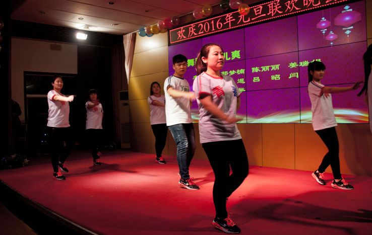 少妇AAA级久久久无码精品片