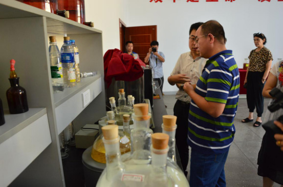 少妇AAA级久久久无码精品片