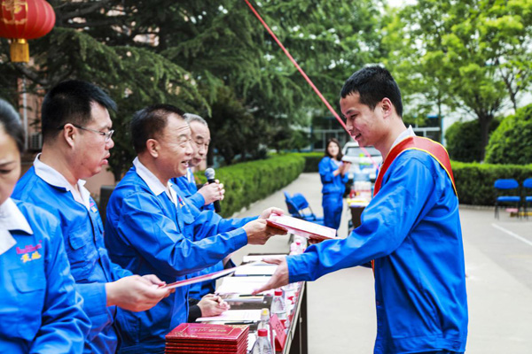 少妇AAA级久久久无码精品片