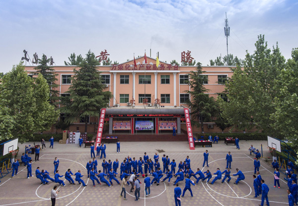 少妇AAA级久久久无码精品片